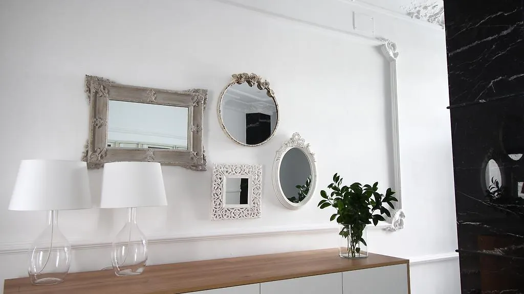 Apartamentos Plaza Constitucion - Larios Malaga Apartment